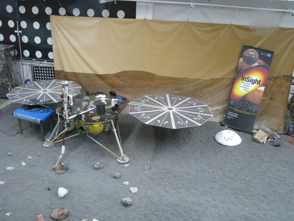 InSight engineering model at JPL.