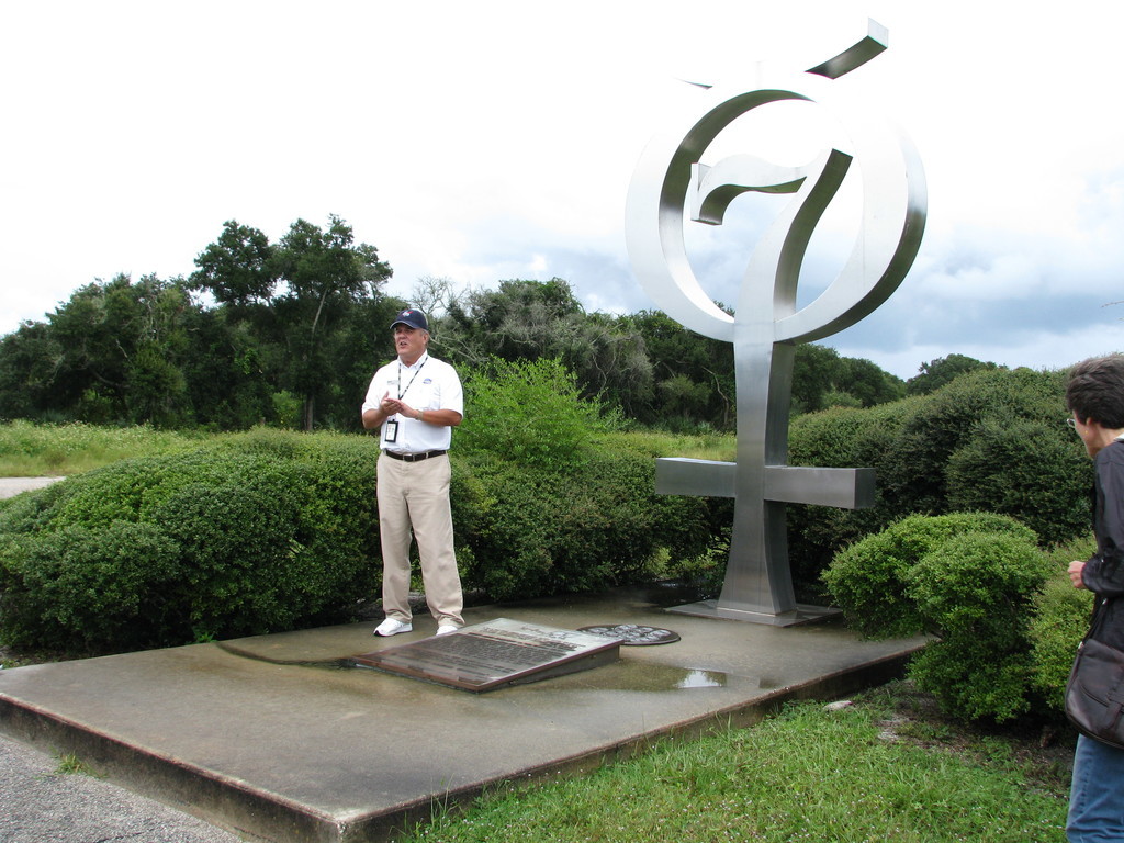 Memory to the Mercury program and its original 7 astronauts. The monument was unveiled near Launch Complex 14 in 1964 and contains a time capsule intended to be opened after 500 years, in 2464.