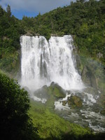 Marokopa falls (note the faint rainbow!)